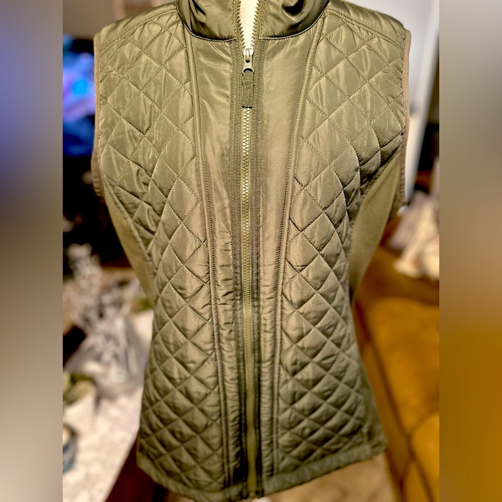 Olive quilted puffer vest - XL